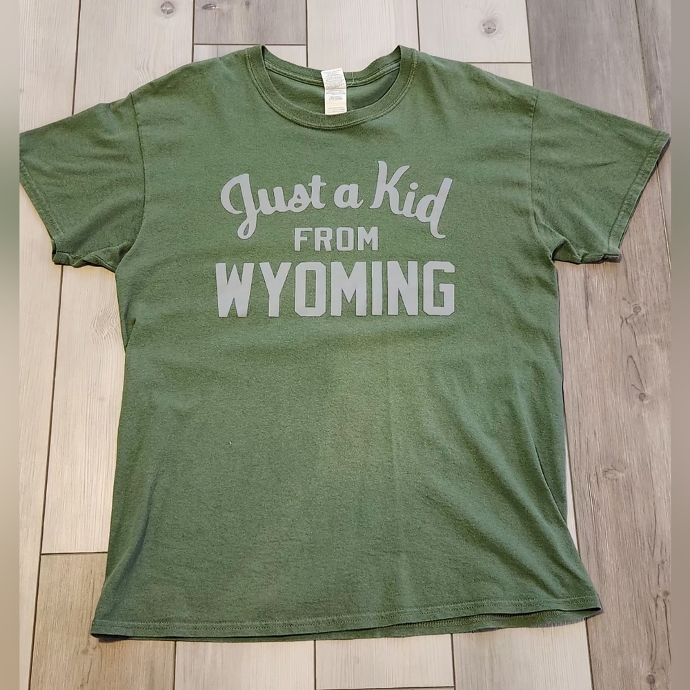 Mens Large Green Powerade "Just A Kid From Wyoming" T Shirt.